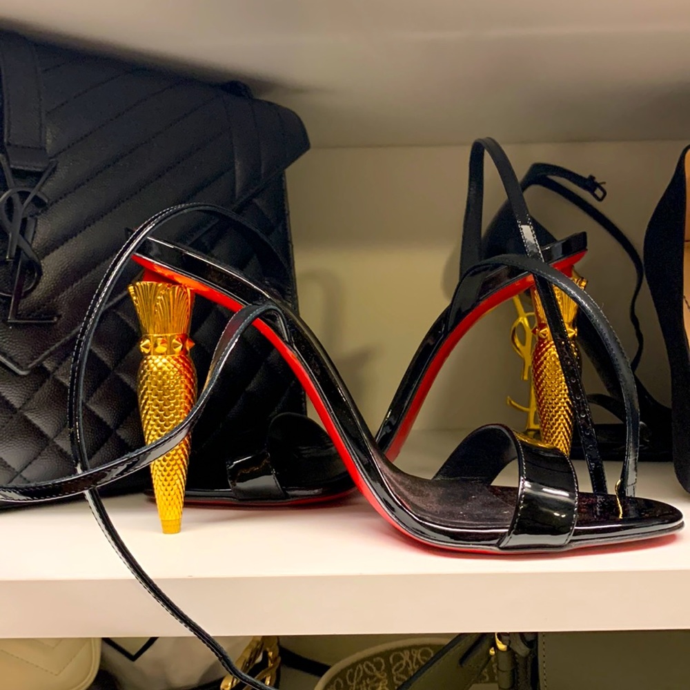 Christian Louboutin
Lip Queen Patent Red Sole Sandals